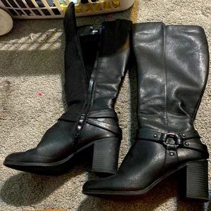 Black heeled boot